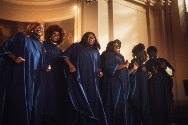 Church Choir In Blue Robes 600X400