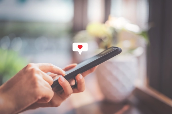 Leaving A Like Using A Phone 600X400